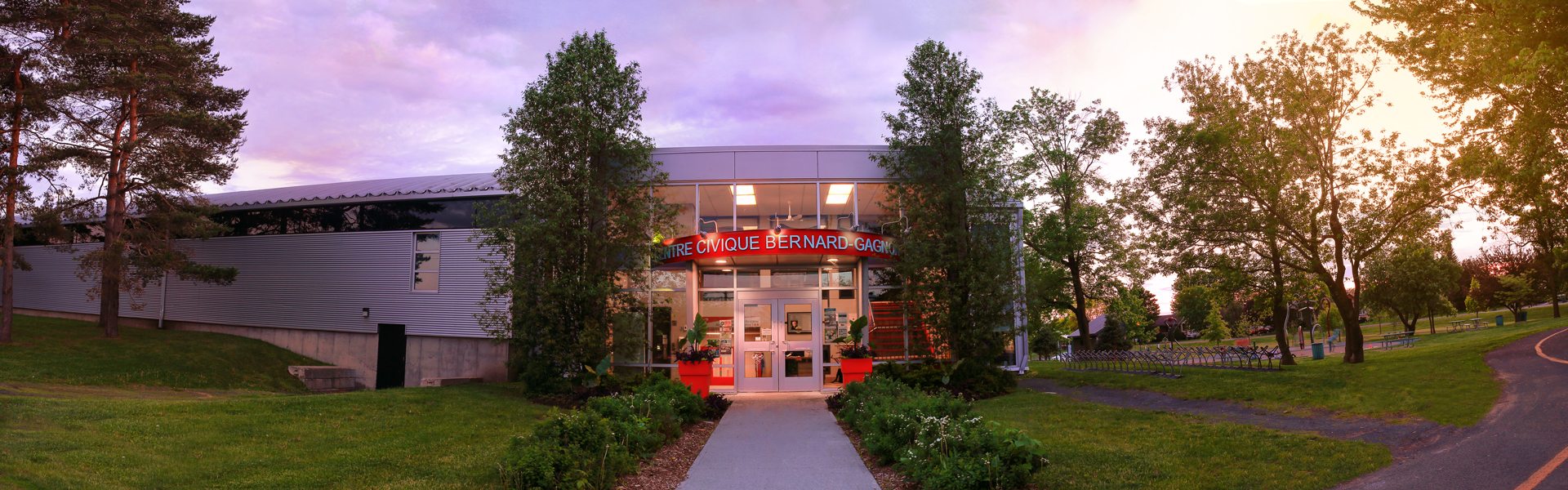 Photo panoramique du centre civique Bernard-Gagnon